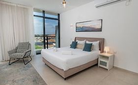 Hi-Yam Seaview Apartments & Suites - Building Shelter Available
